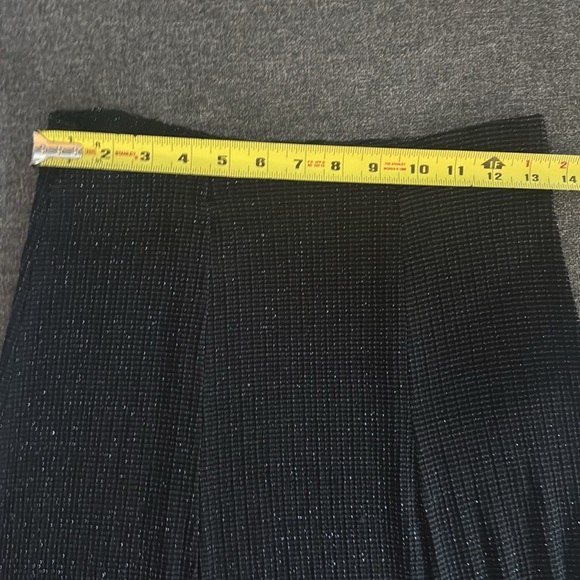 Elegant Glittery Slinky Black Maxi Skirt. Size Medium - Picture 6 of 7